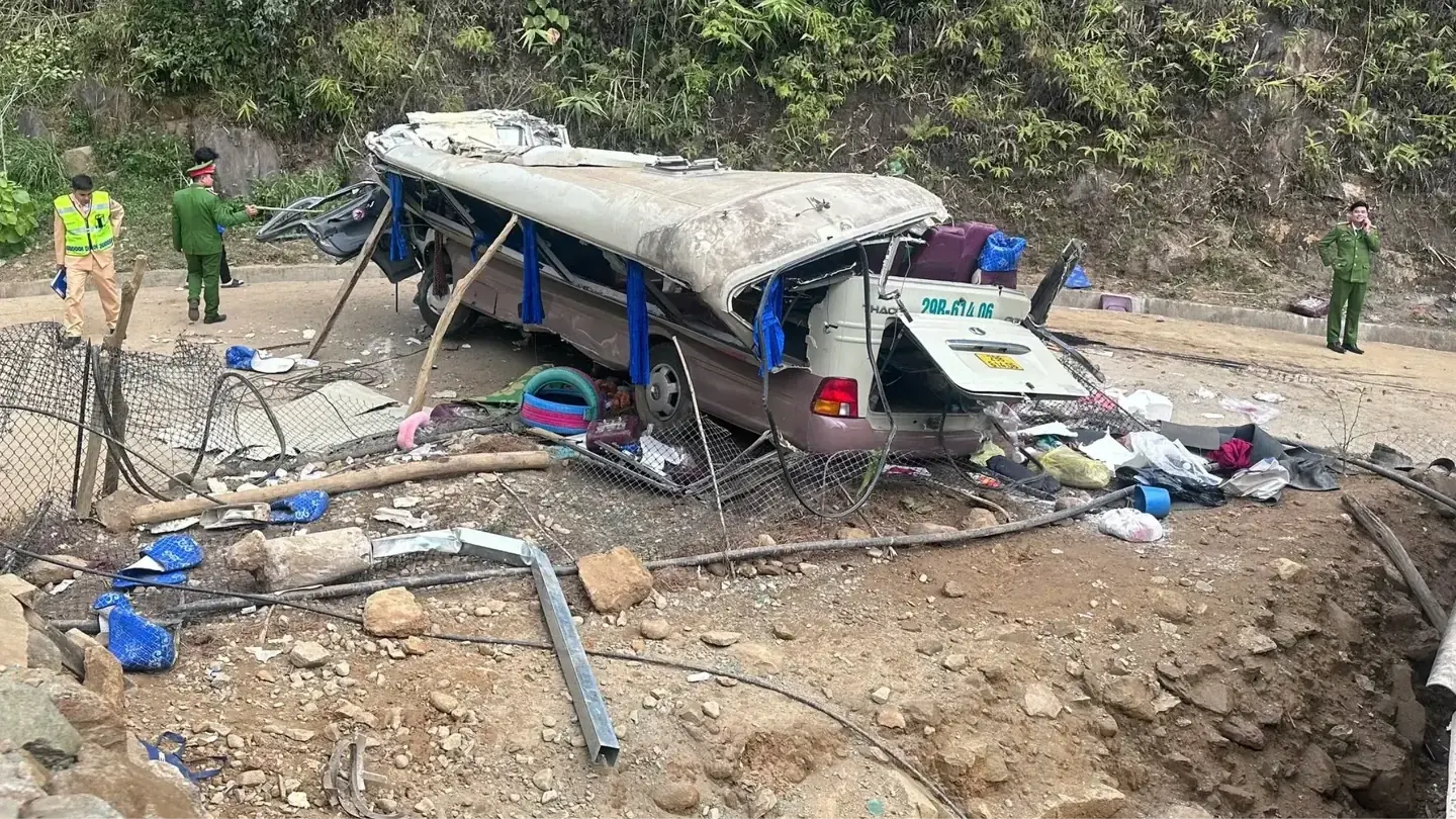 Lật xe khiến 9 người trong đoàn thiện nguyện tử vong